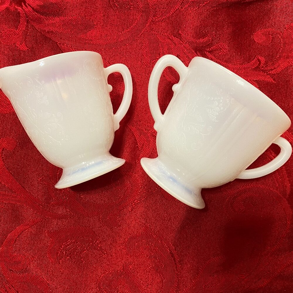 AMERICAN SWEETHEART MONAX DEPRESSION VINTAGE CREAM AND SUGAR SET